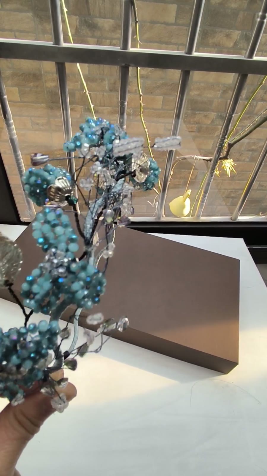 Bandeau fleuri en cristal bleu fait main