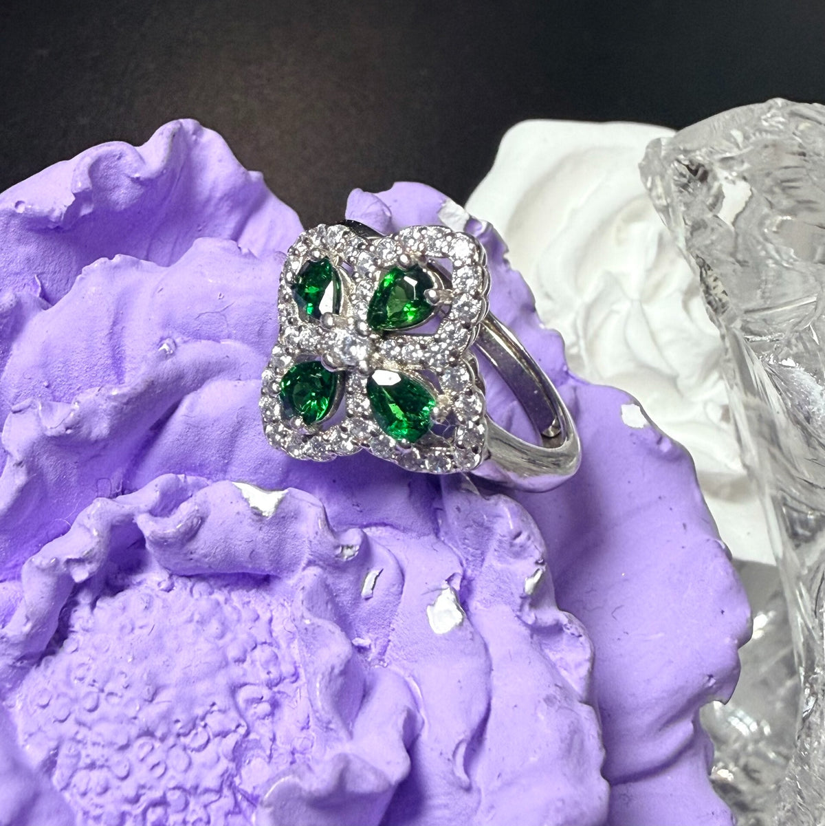 Anello aperto trifoglio in tsavorite verde e argento 925