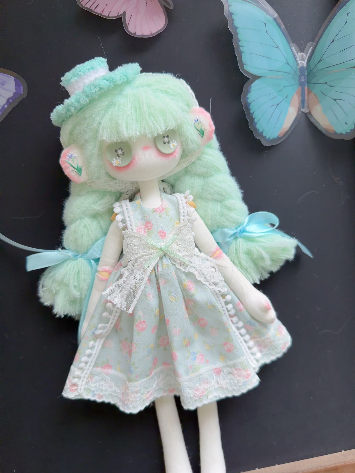 Bambola artistica artigianale verde menta