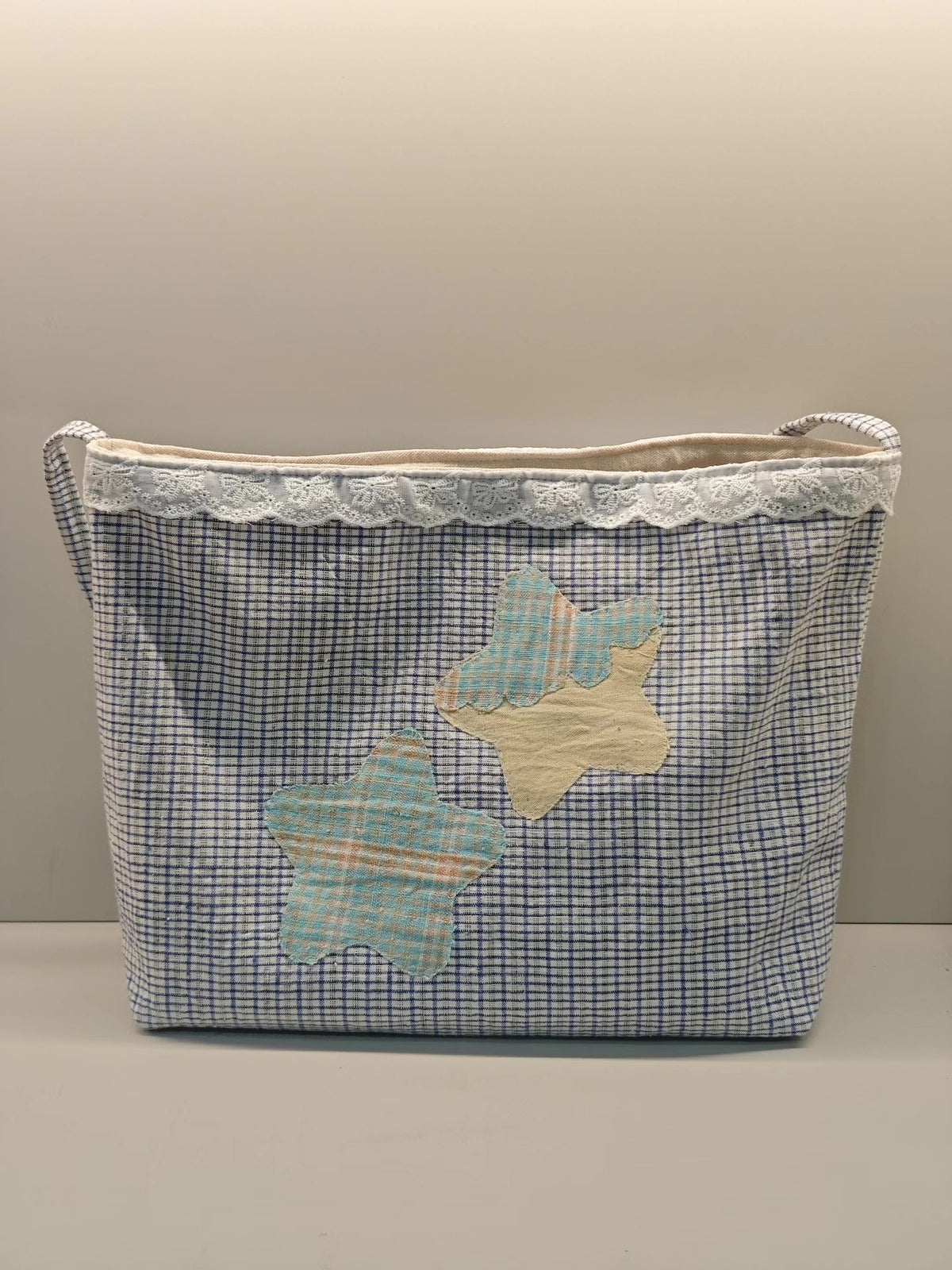 Borsa a spalla in vichy blu e bianco con stelle patchwork