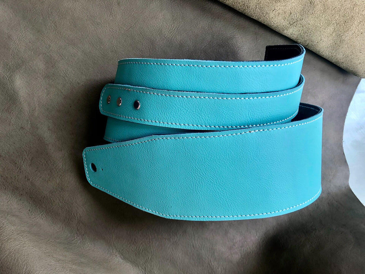 Hellblauer Leder-Gitarrengurt 8 cm breit