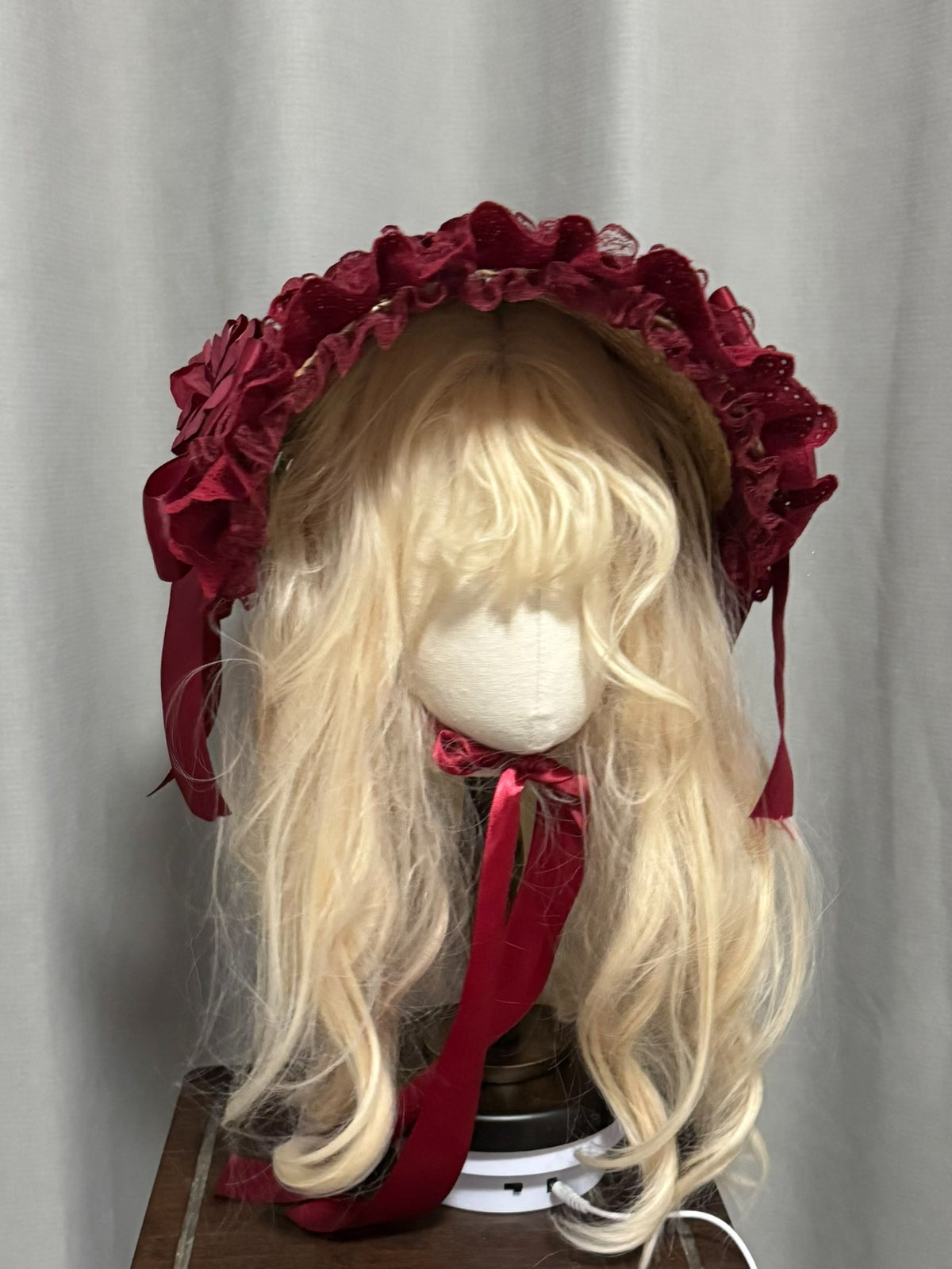 Rode Kant en Stro Lolita-bonnet