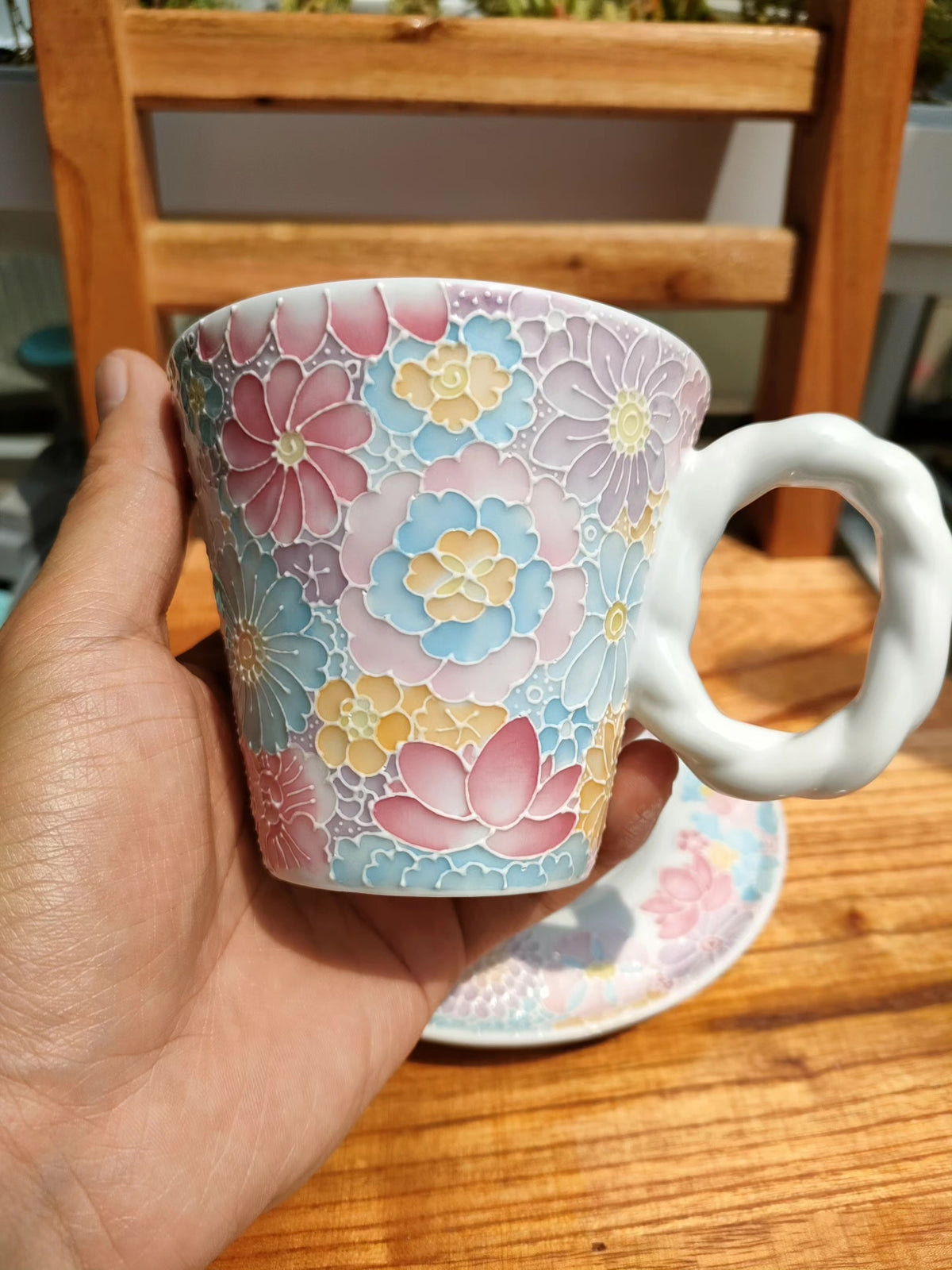 Conjunto de Chávena e Pires de Cerâmica Floral Pintado à Mão