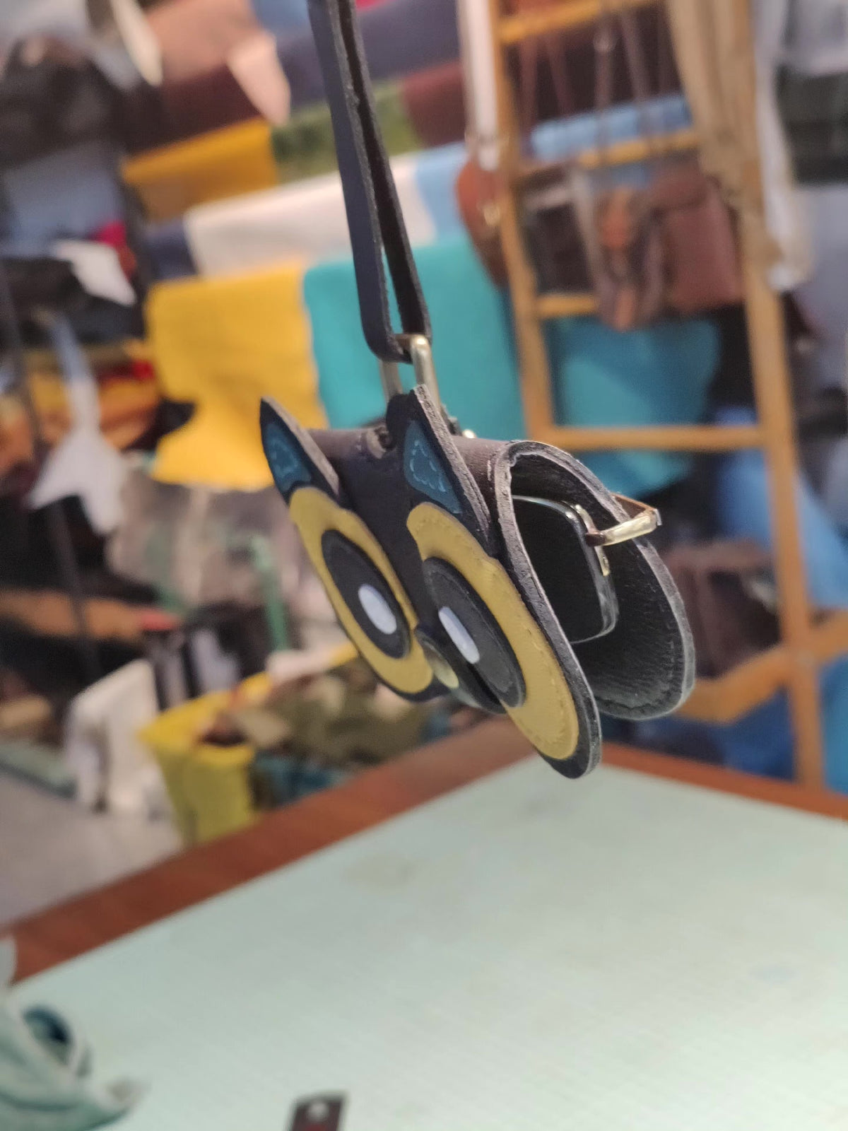 Custodia per occhiali in pelle fatta a mano con design a gufo
