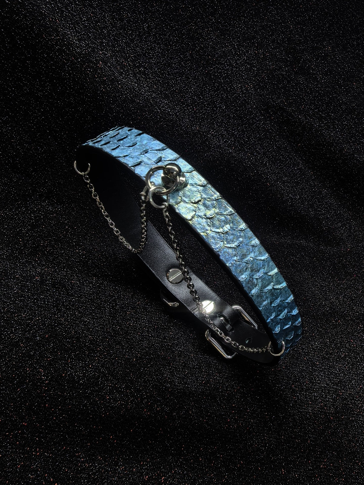 Gargantilha de Pele de Serpente Iridescente Verde