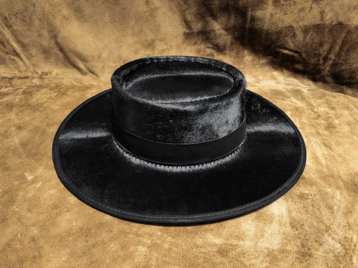 Cappello in Pelle e Crino Nero con Tesa Piana