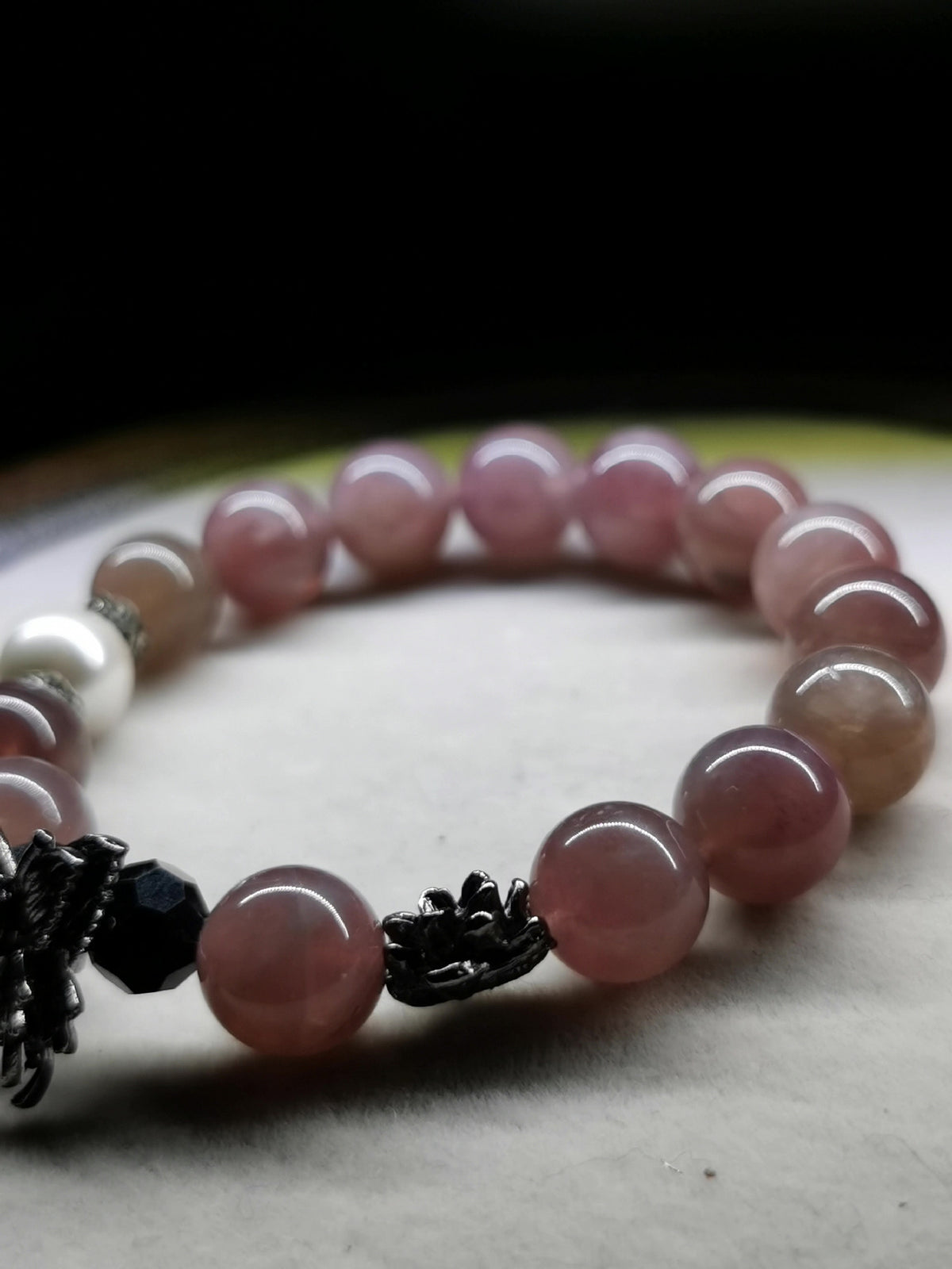 Erdbeerquarz Perlenarmband Violett 10mm