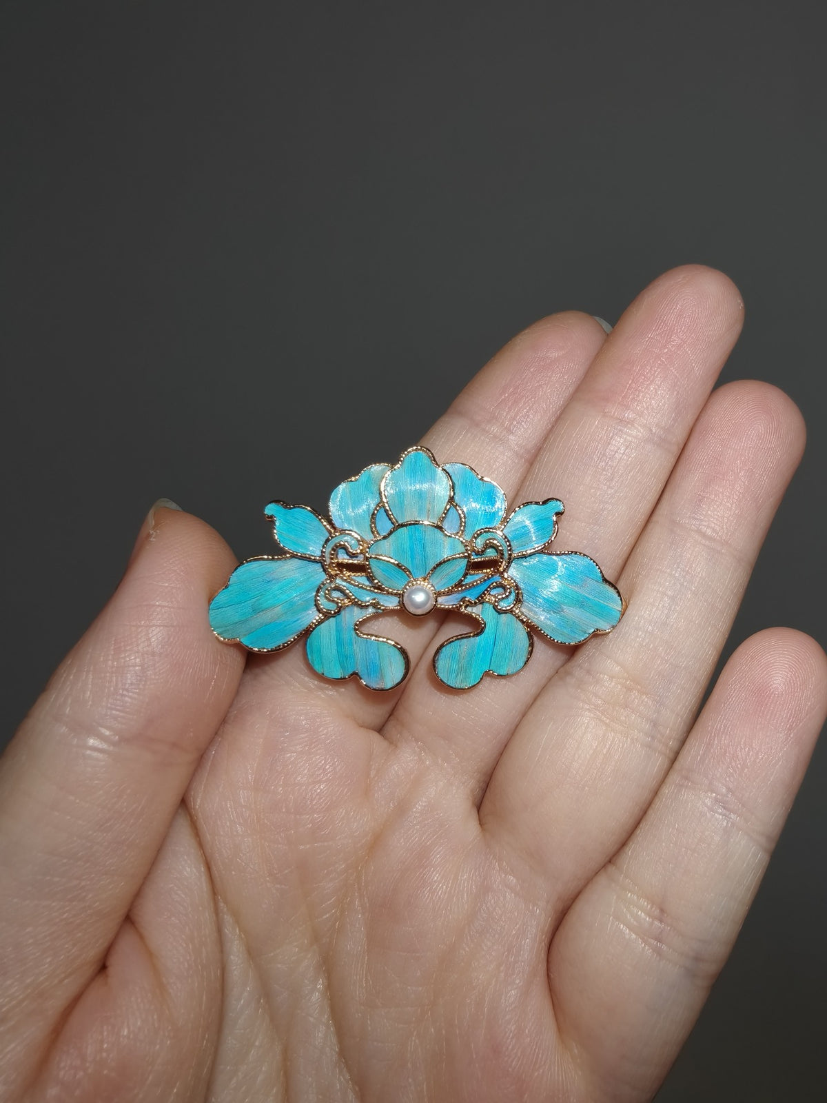 Feather Inlay Brooch with Pearl