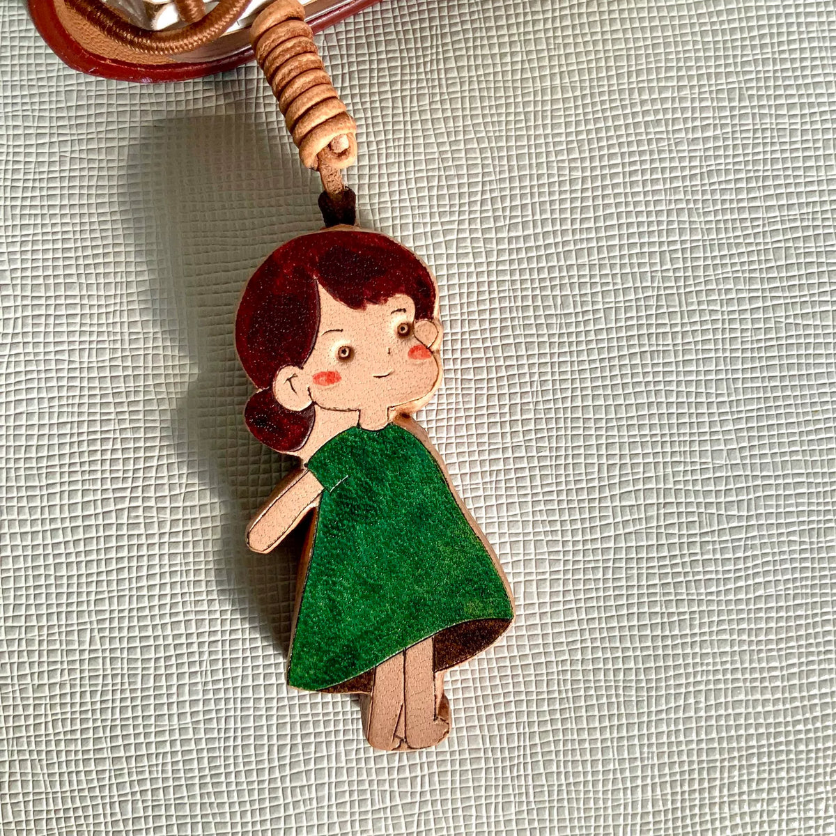 Handgemaakte leren charms meisje, kever en bloem
