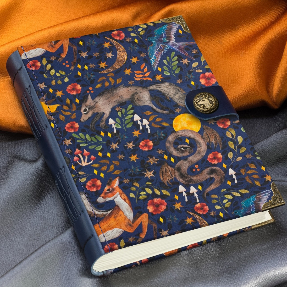 Handgefertigtes Notizbuch mit blauem Lederrücken