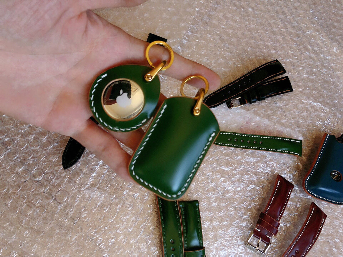 Handcrafted Green Leather AirTag and Card Holder