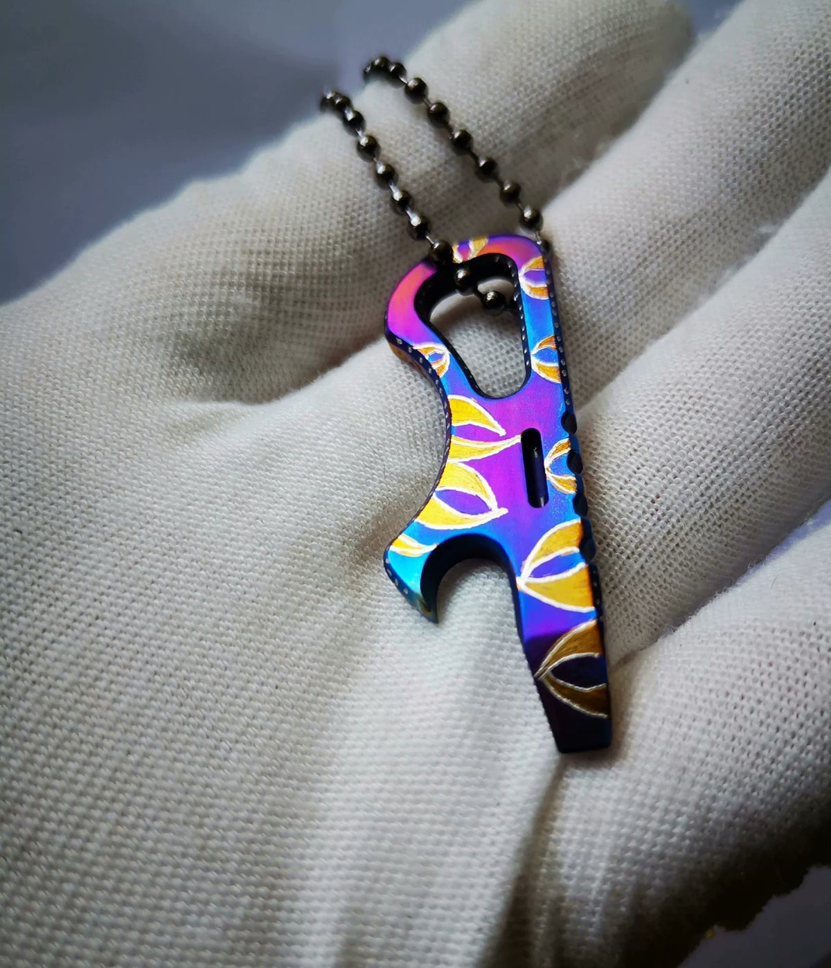 Pendentif porte-clés ouvre-bouteille en titane