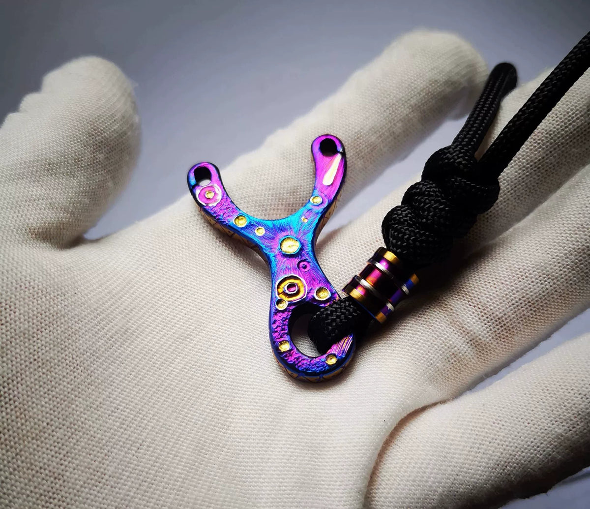 Titanium mini-katapulthanger sleutelhanger