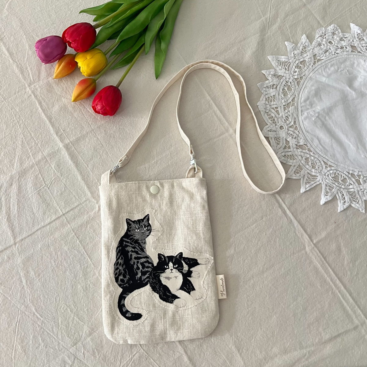 Handgefertigte Baumwoll-Leinen-Handytasche mit Katzen-Applikation