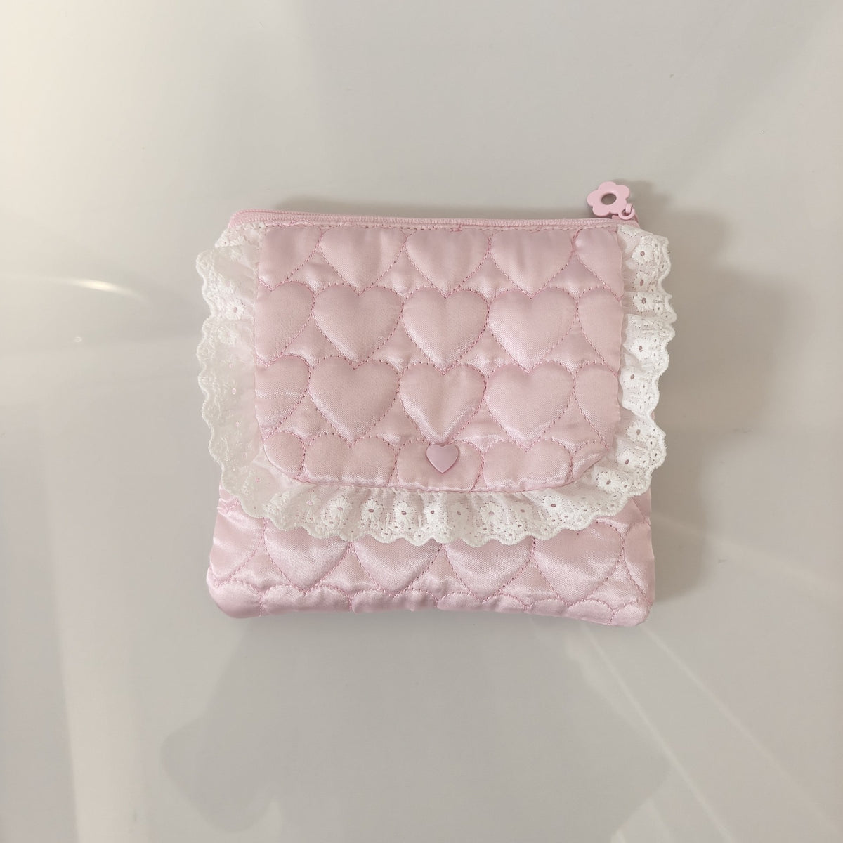 Estuche Acolchado Rosa con Encaje y Corazones