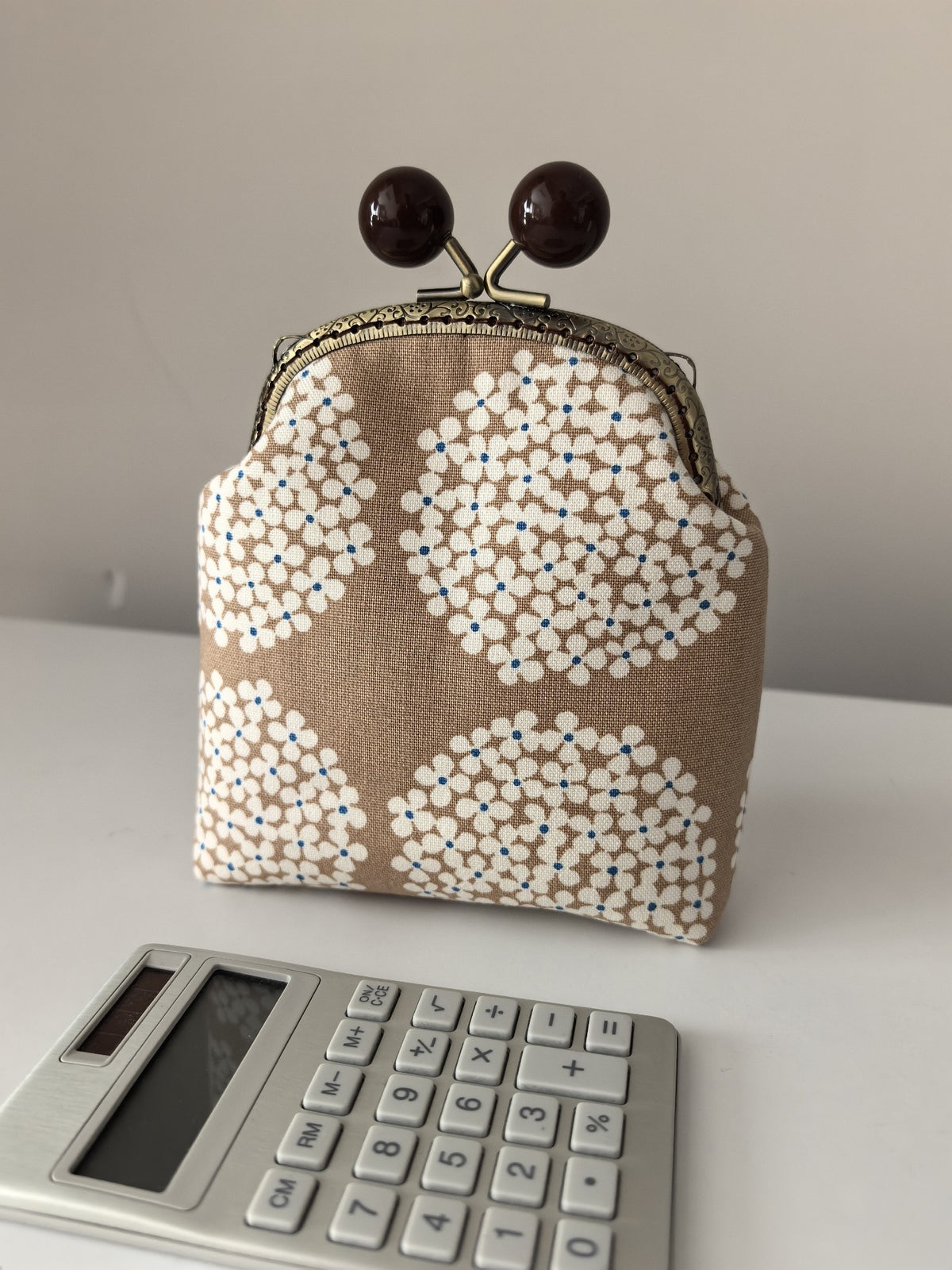 Kiss-Lock Storage Pouch Floral Beige