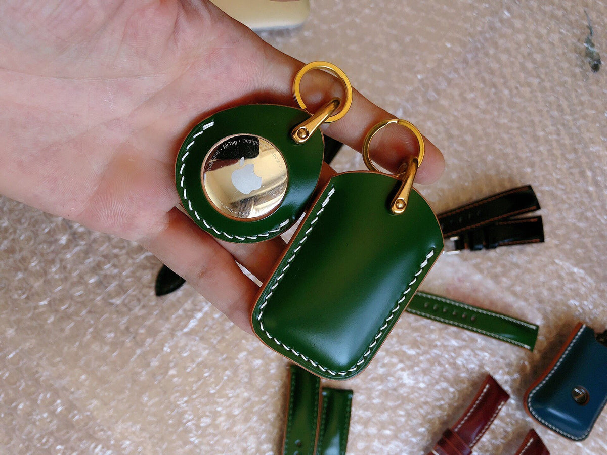Handcrafted Green Leather AirTag and Card Holder