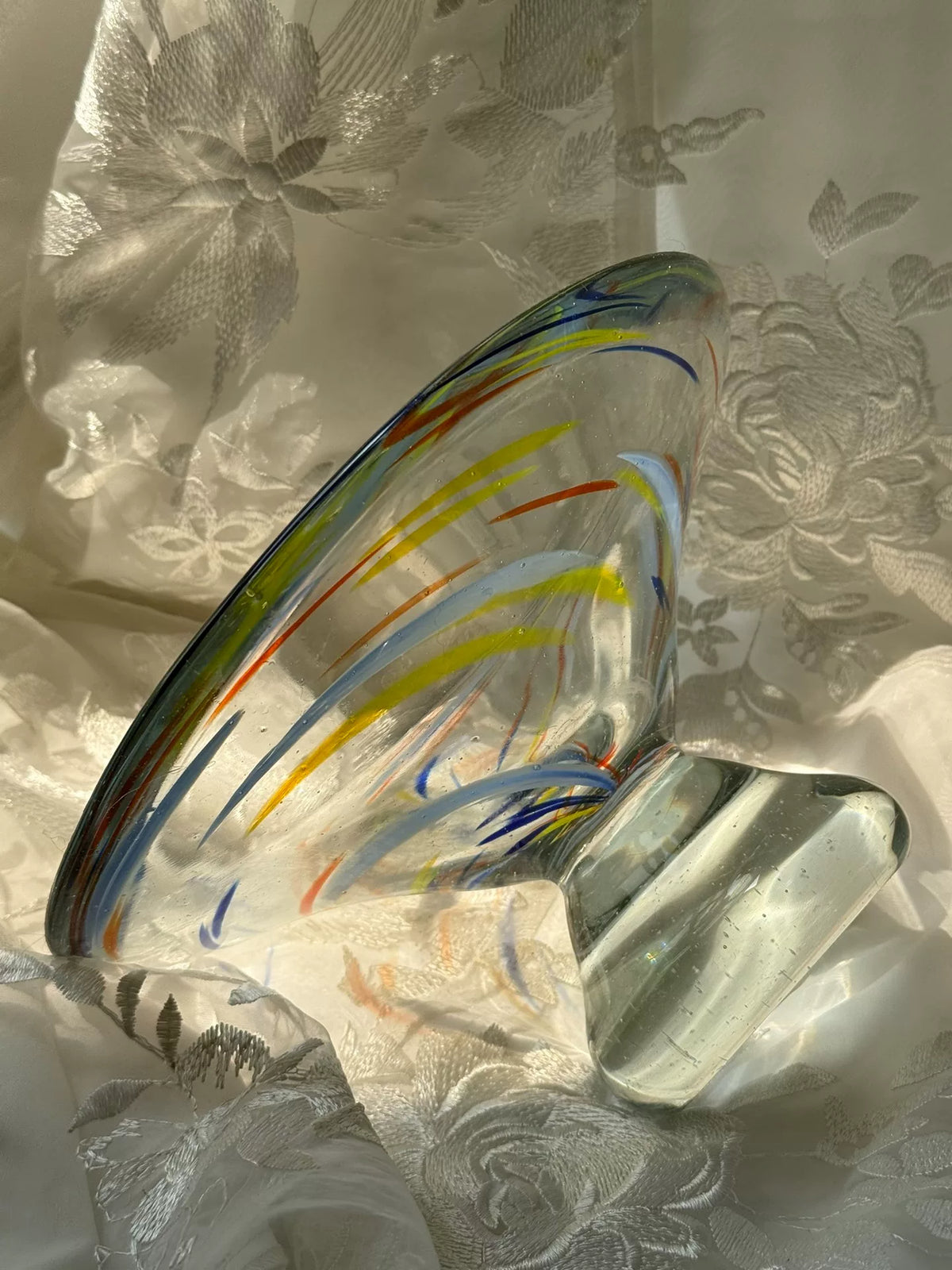 Vintage fruktskål i glas med spiralmönster