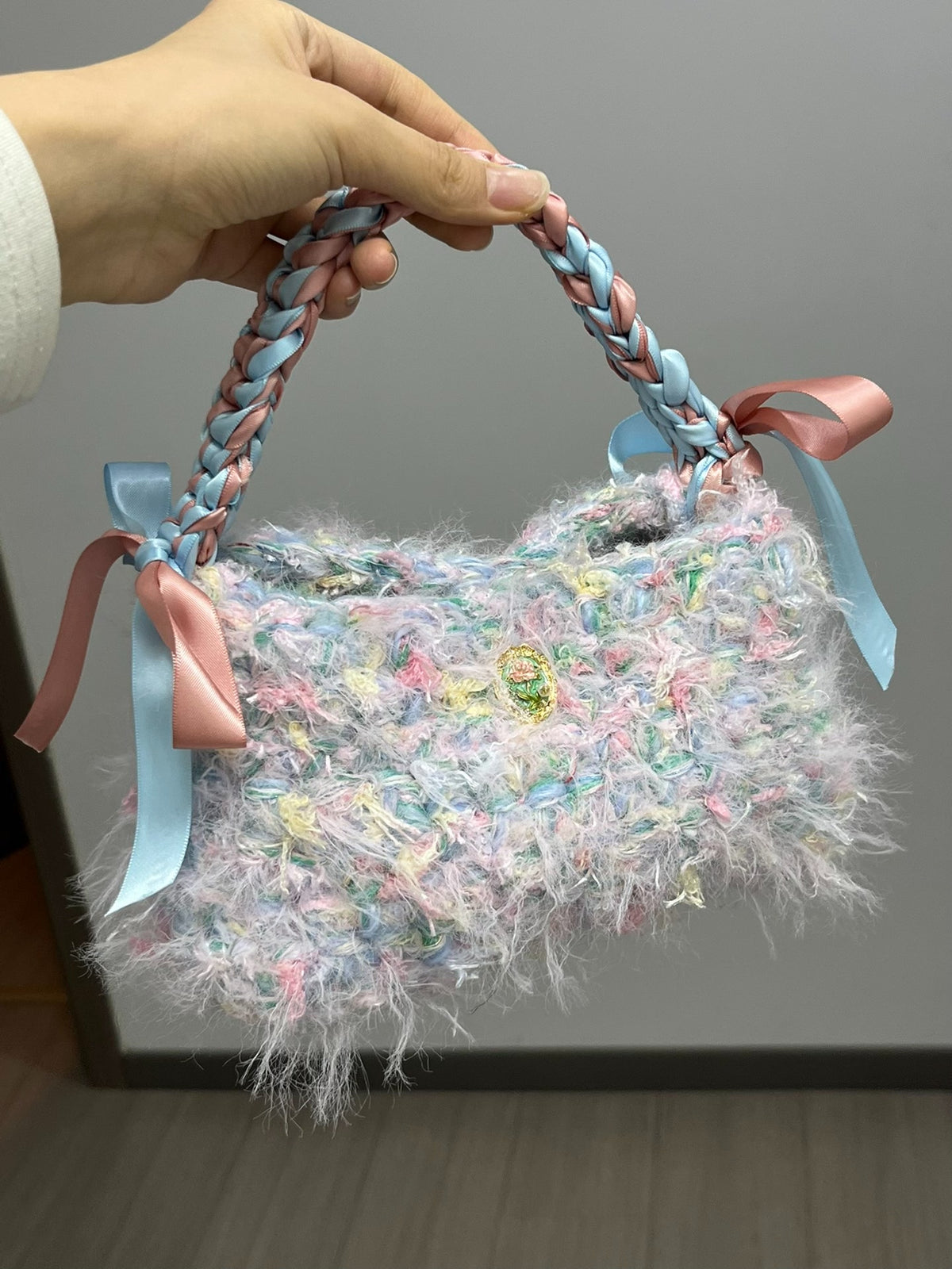 Mini borsa a mano shaggy pastel