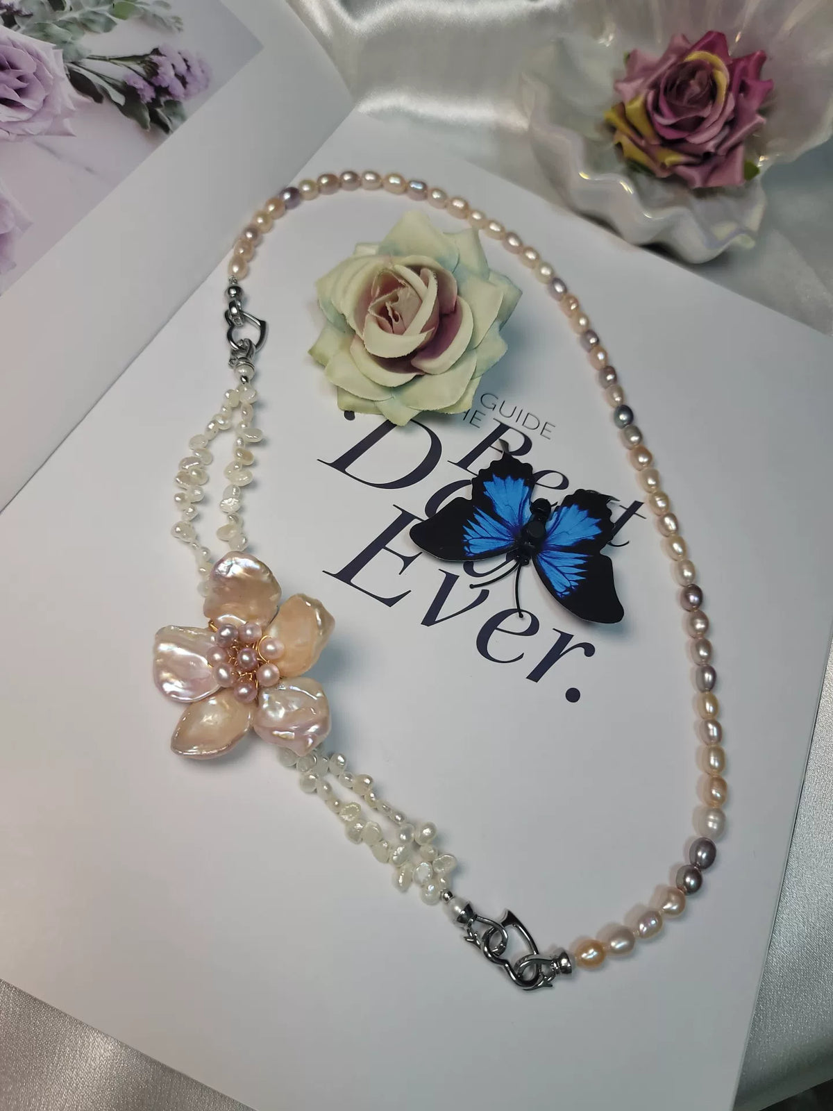 Collier convertible fleur rose en perles naturelles
