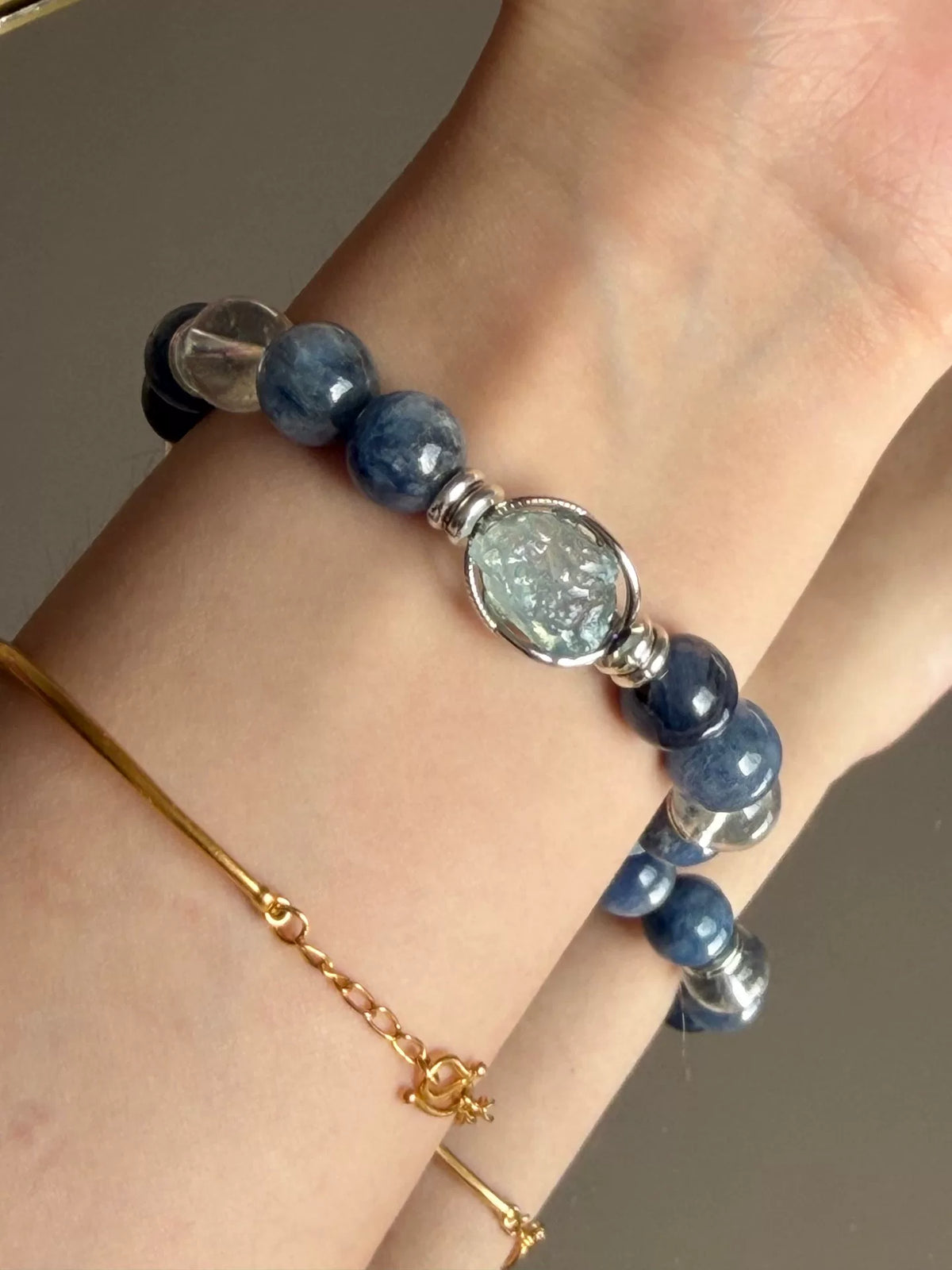 Bracciale in grani di cristallo cianite blu