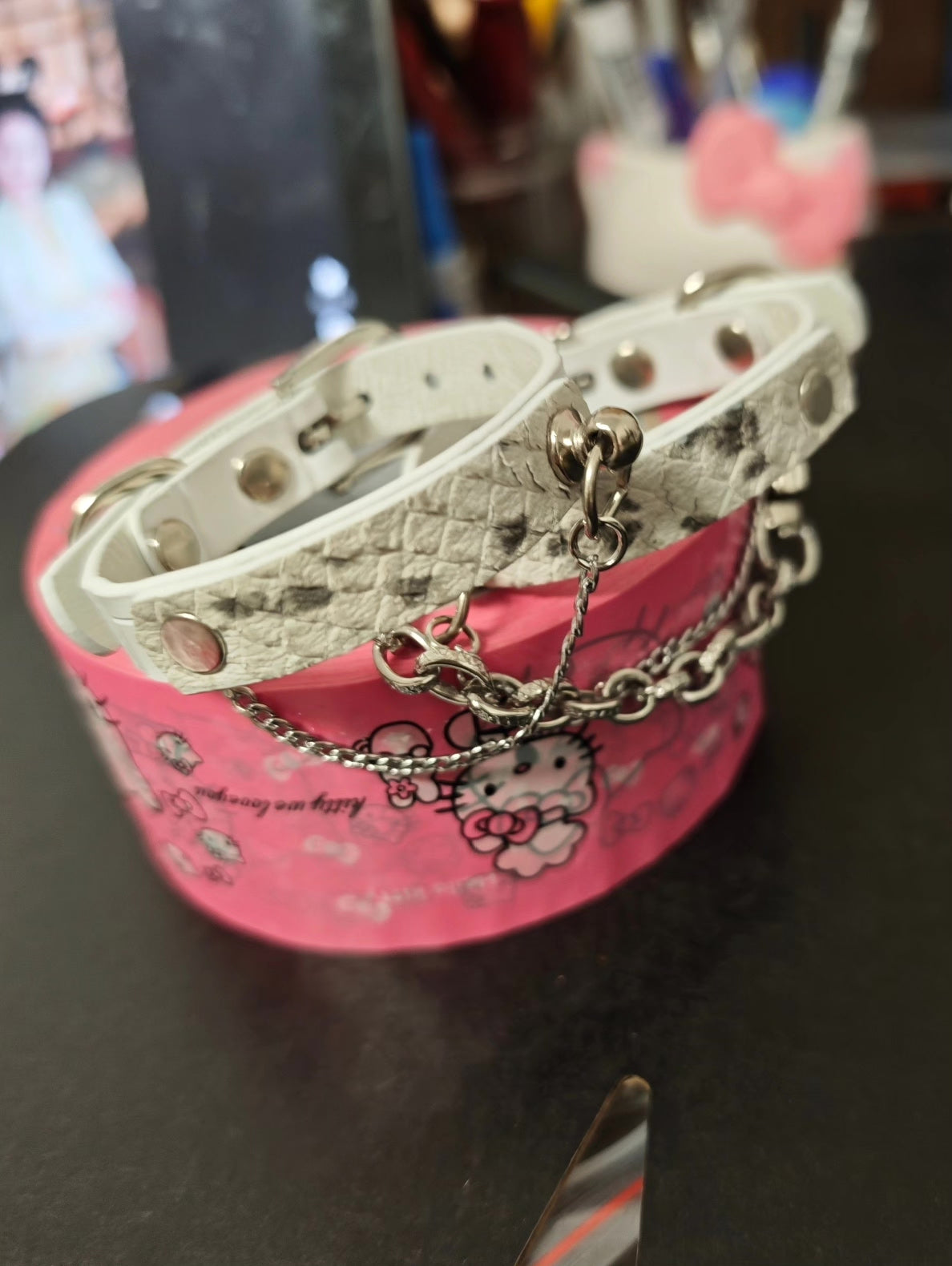 Brazaletes ajustables de piel de serpiente