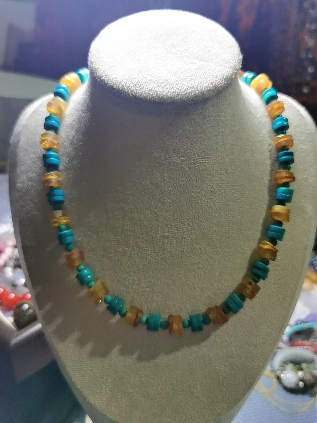 Collier de perles en turquoise et ambre
