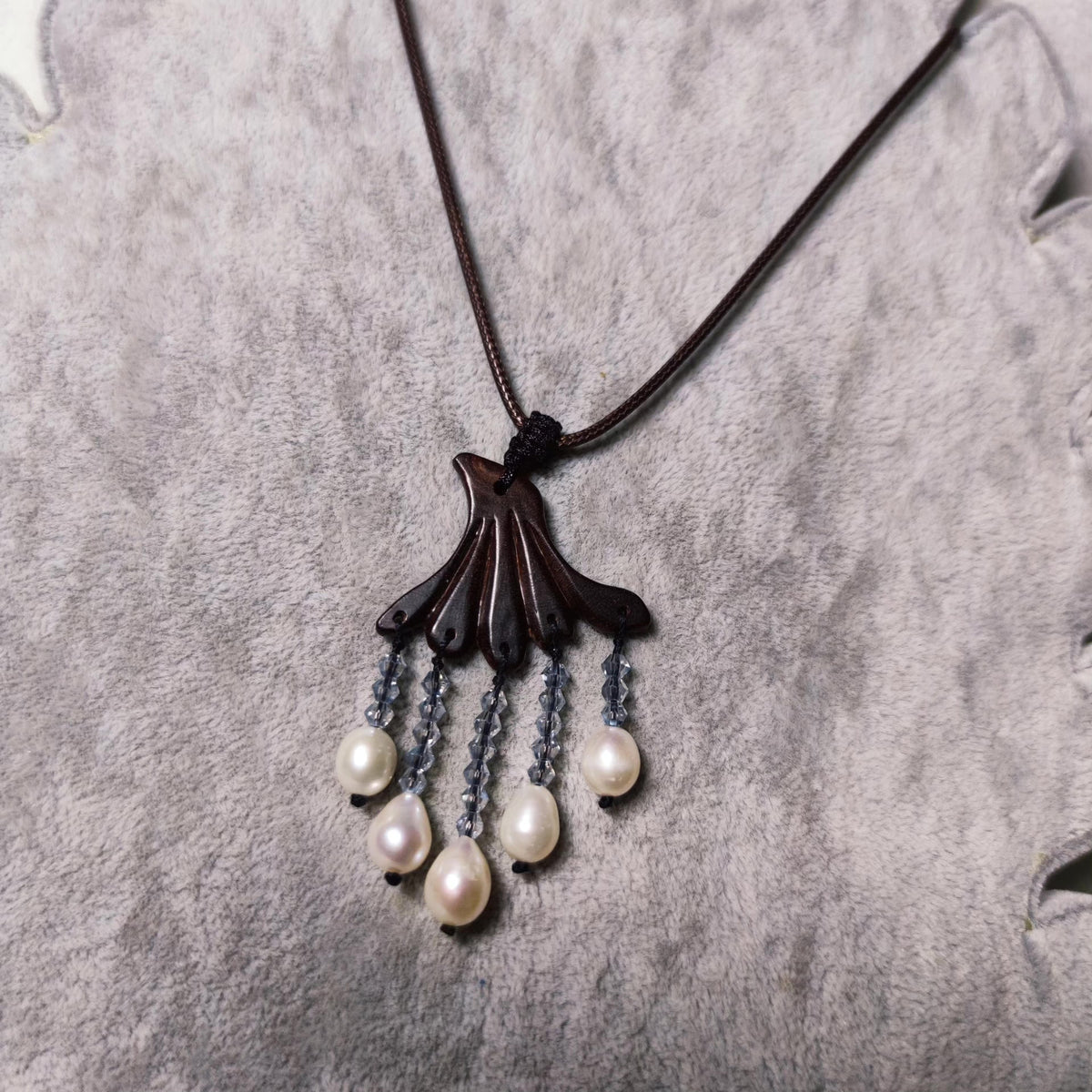 Red Sandalwood Fan Leaf Pendant Necklace