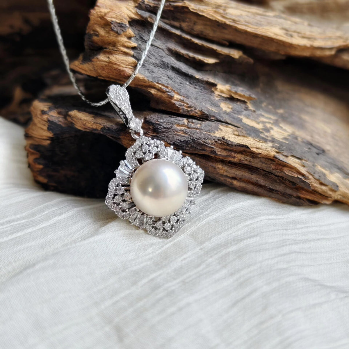 Diamond Shape Pearl Pendant 12mm