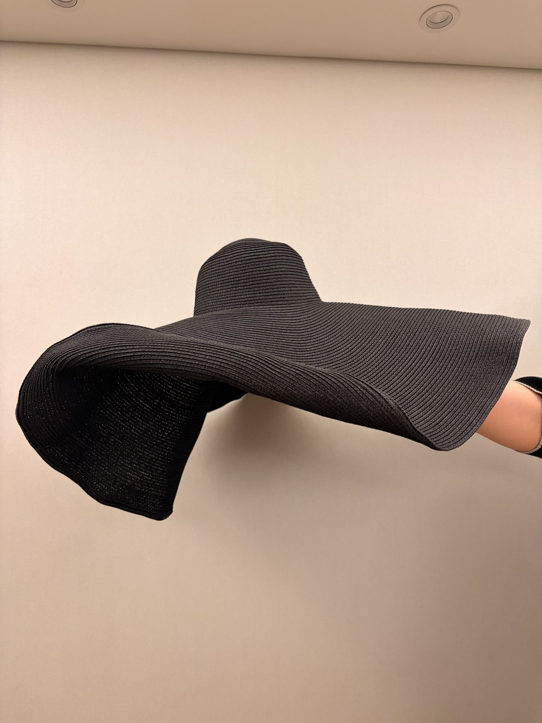 1054014933017 - Image 1