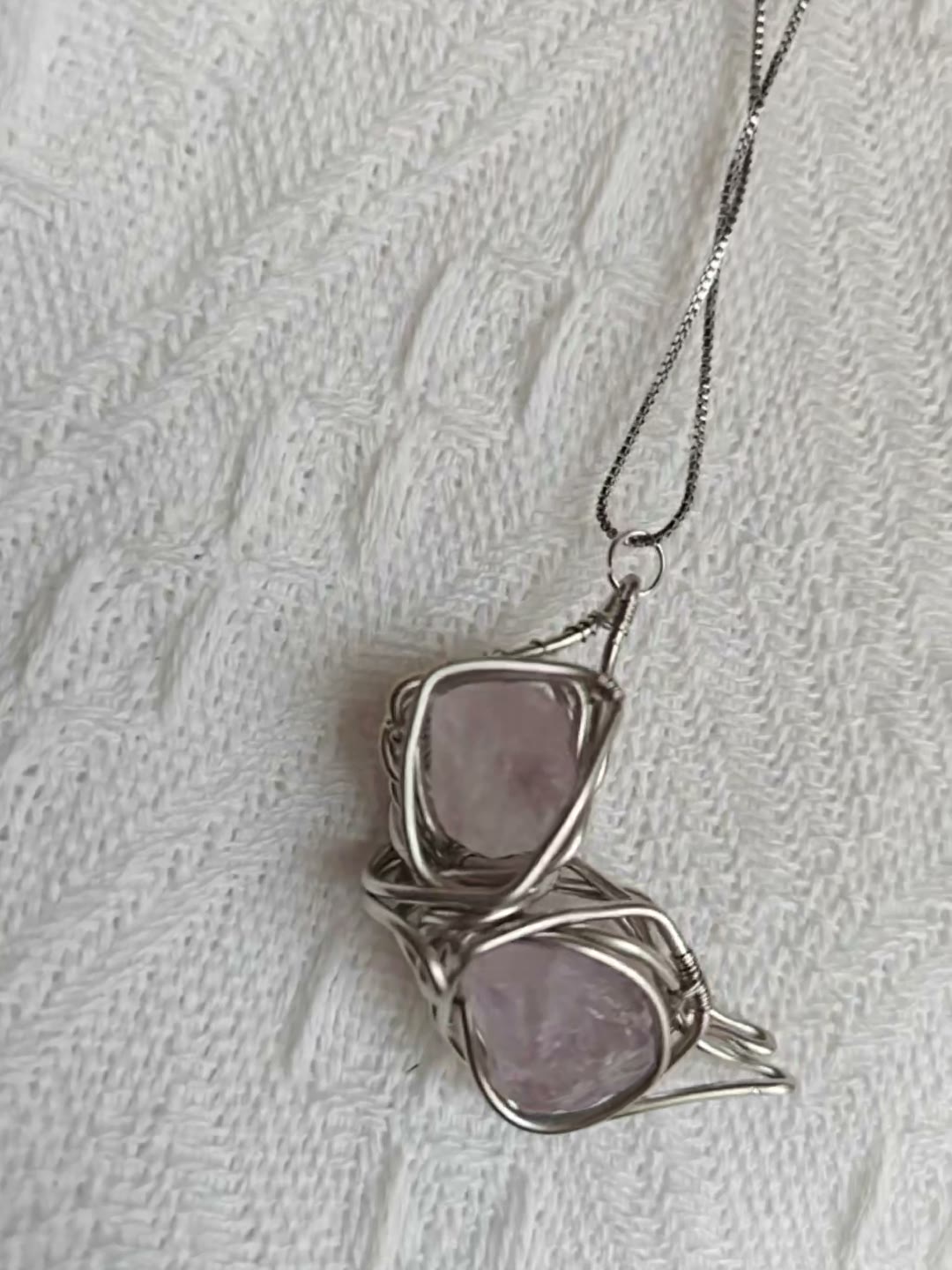 Amethyst-Schmetterlingsflügel-Halskette in Drahtoptik