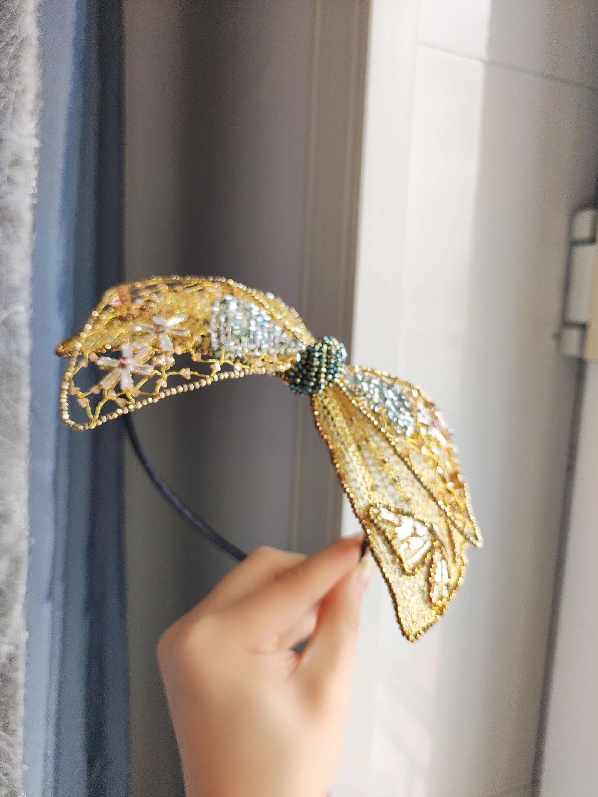 Oversized Wire Bow Headband Hair Accessory