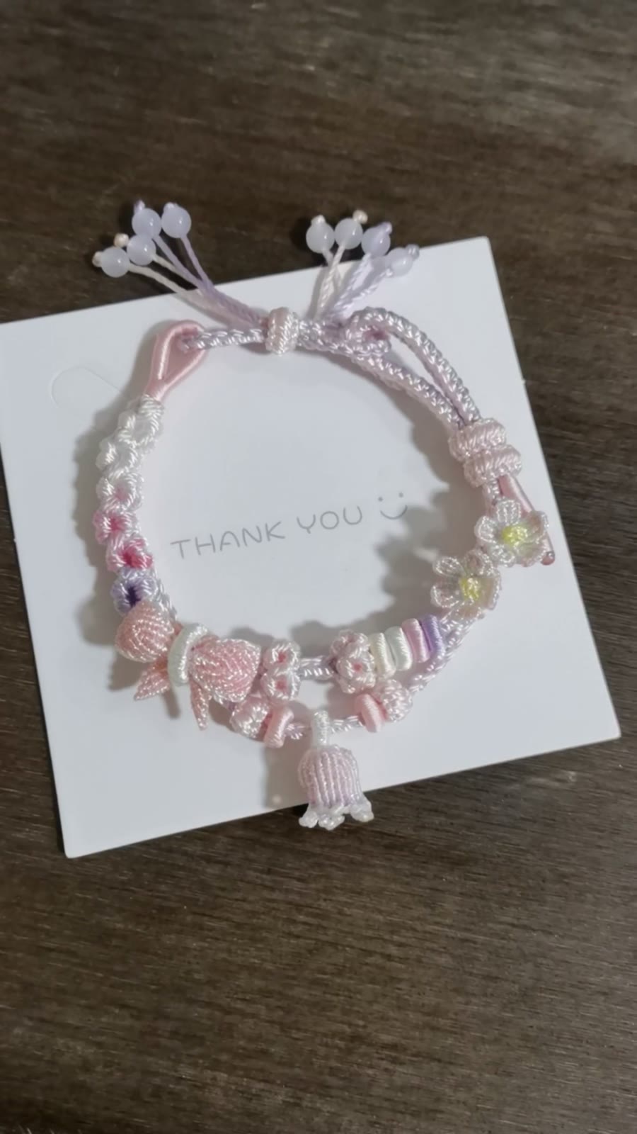 Pulseira Entrançada à Mão com Gradiente Rosa e Branco