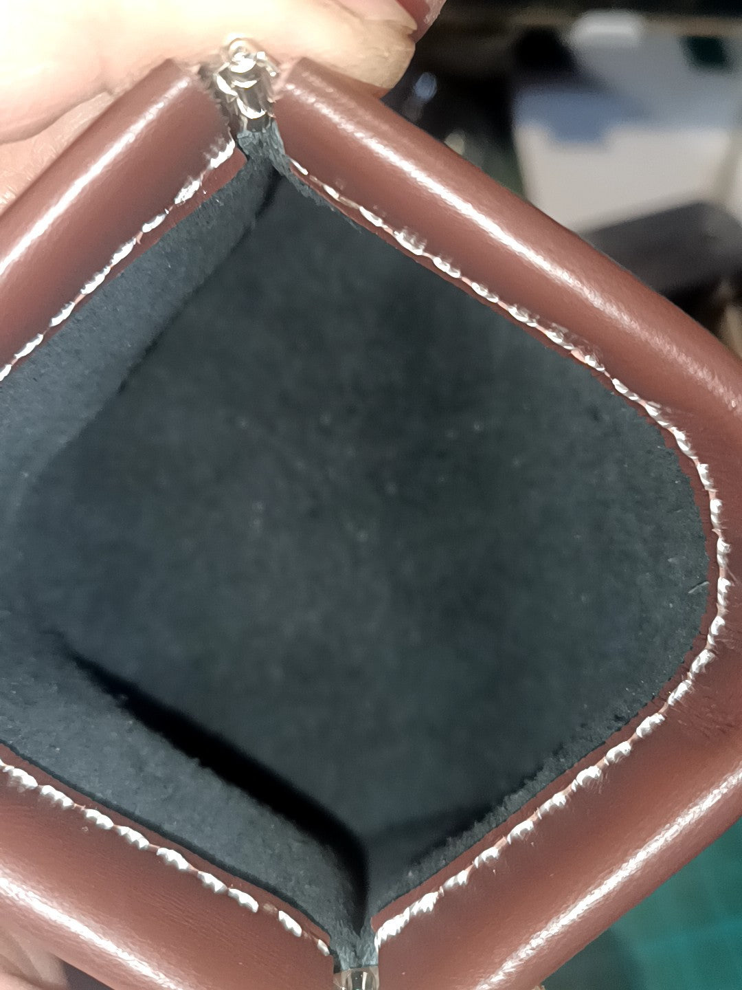 ハンドメイド レザー小銭入れ メタルクラスプ付き