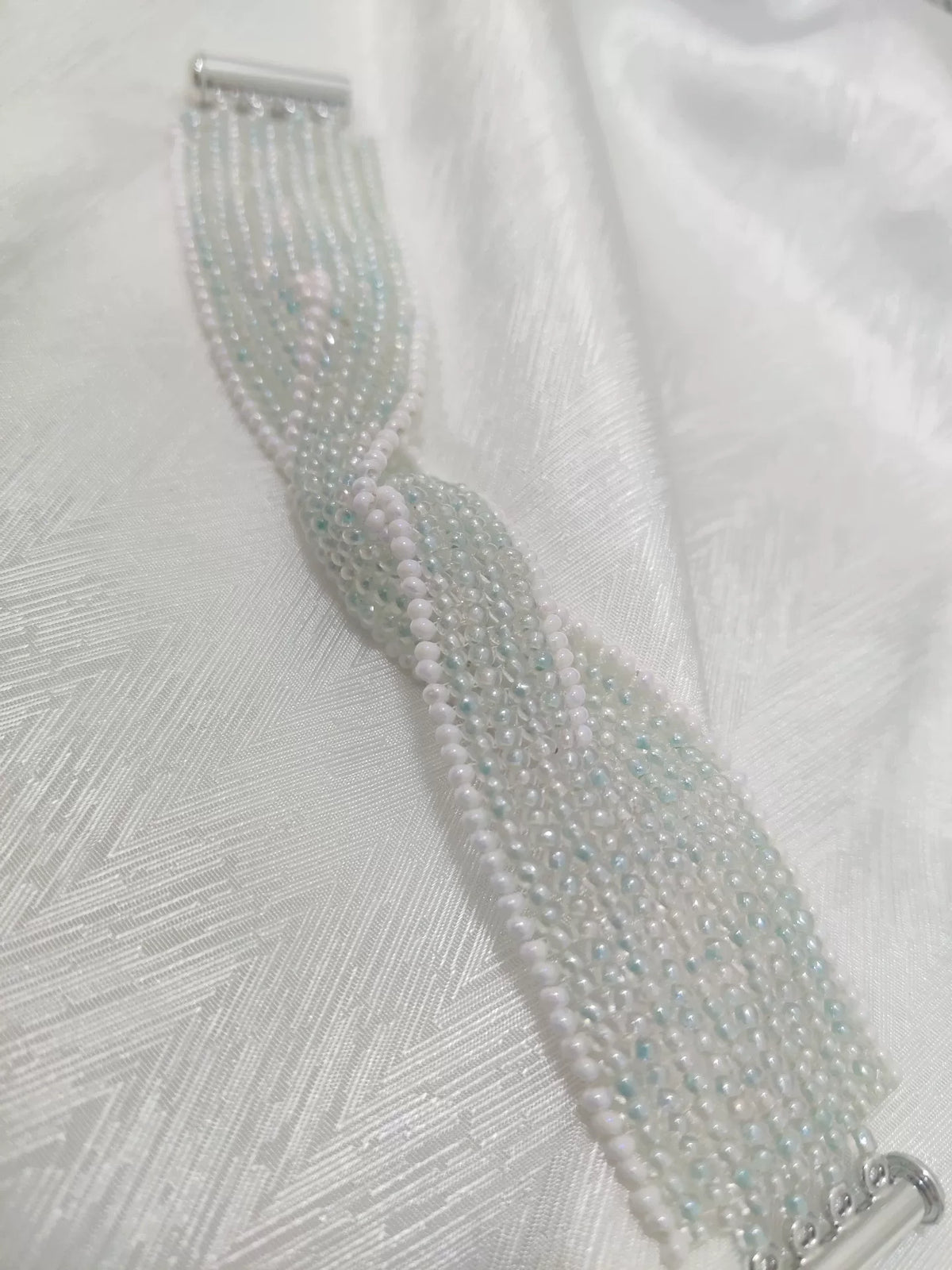 Bracelet jonc en perles bleues