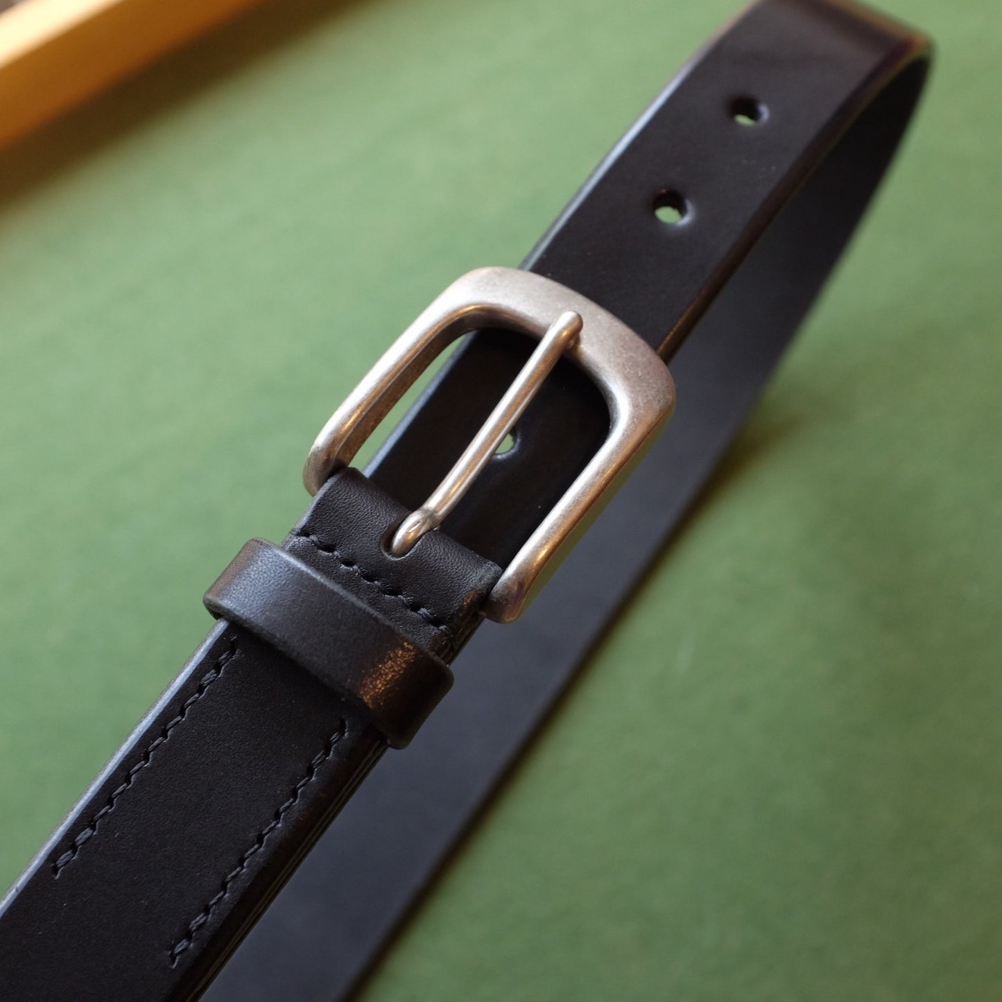 Black Leather Belt with 4.0-4.5mm Thickness and Single-Prong Buckle
