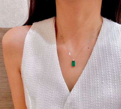 Pt950 Platinum Bezel-Set Emerald Pendant with Diamond