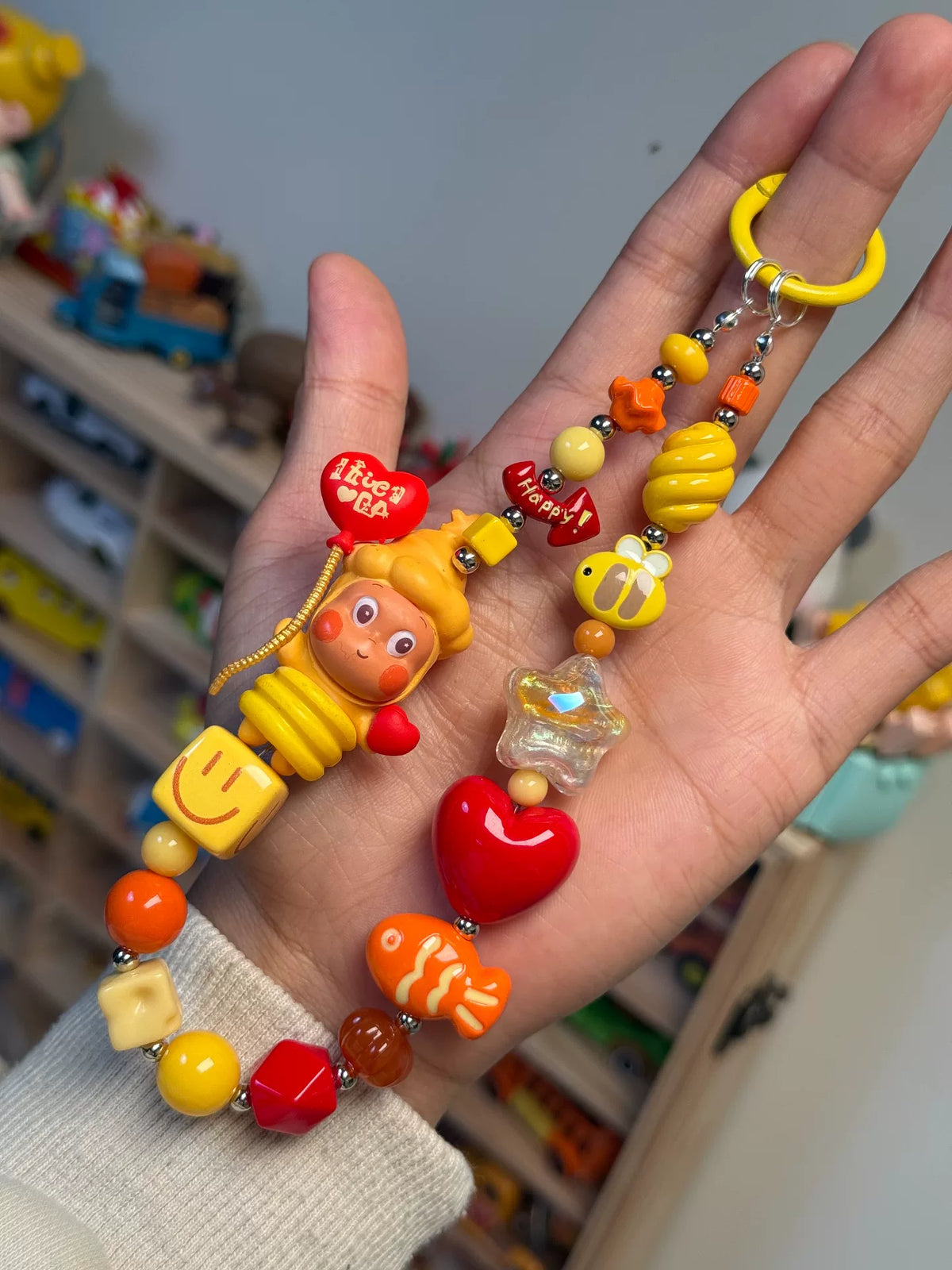ハチキャラクターのビーズスマホストラップ キーホルダー