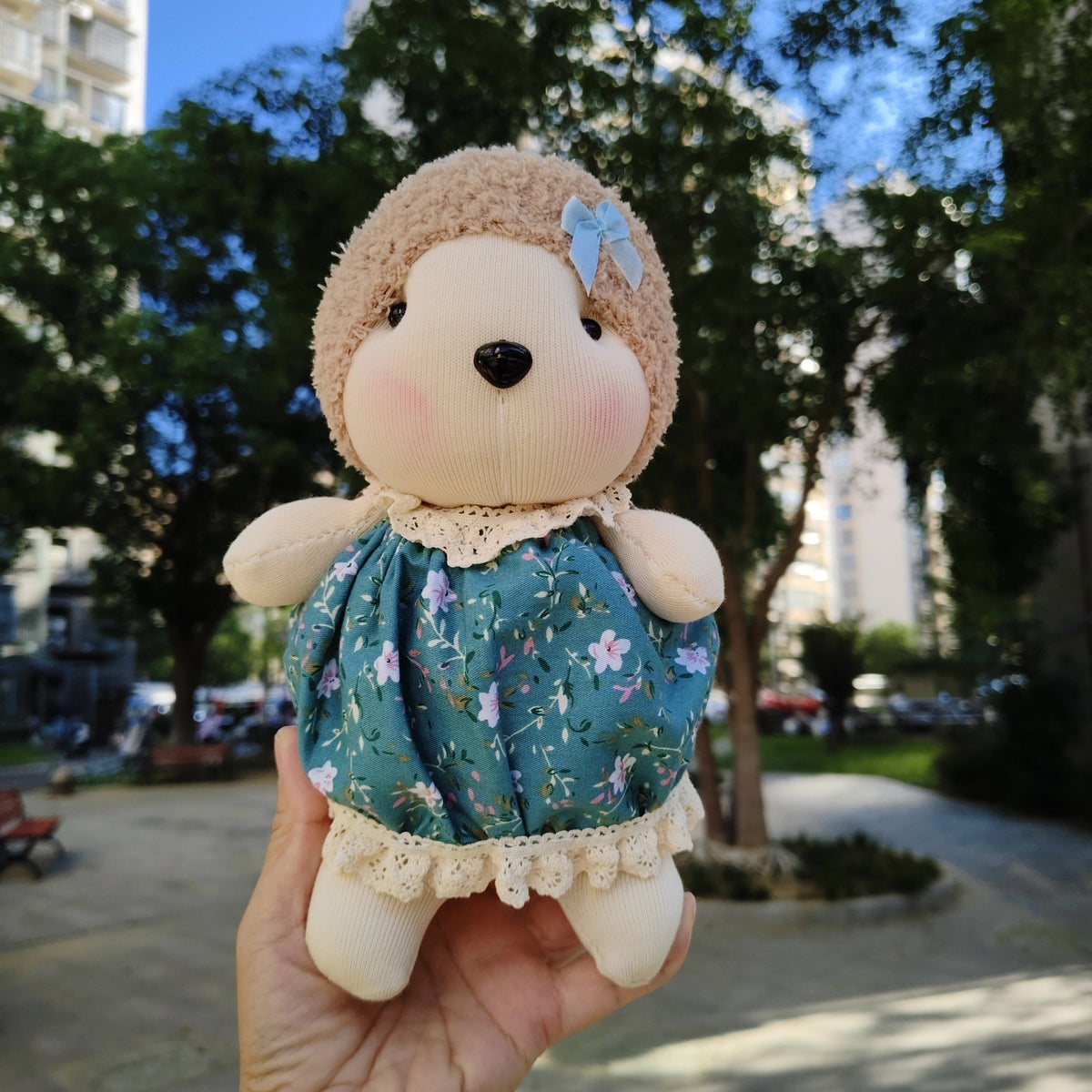 Handgefertigte Sockenpuppe im britischen Stil – Kaninchen