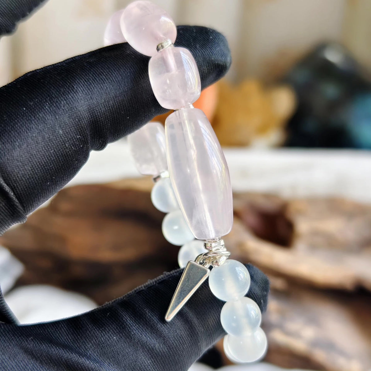 Rosenquarz-Mondstein Perlenarmband mit silbernem Spike-Anhänger