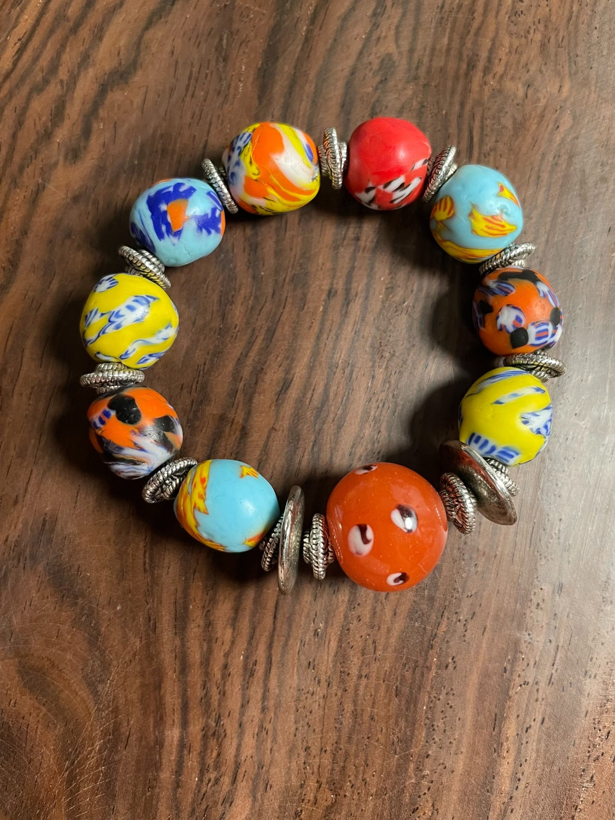 Bracciale in vetro africano fatto a mano
