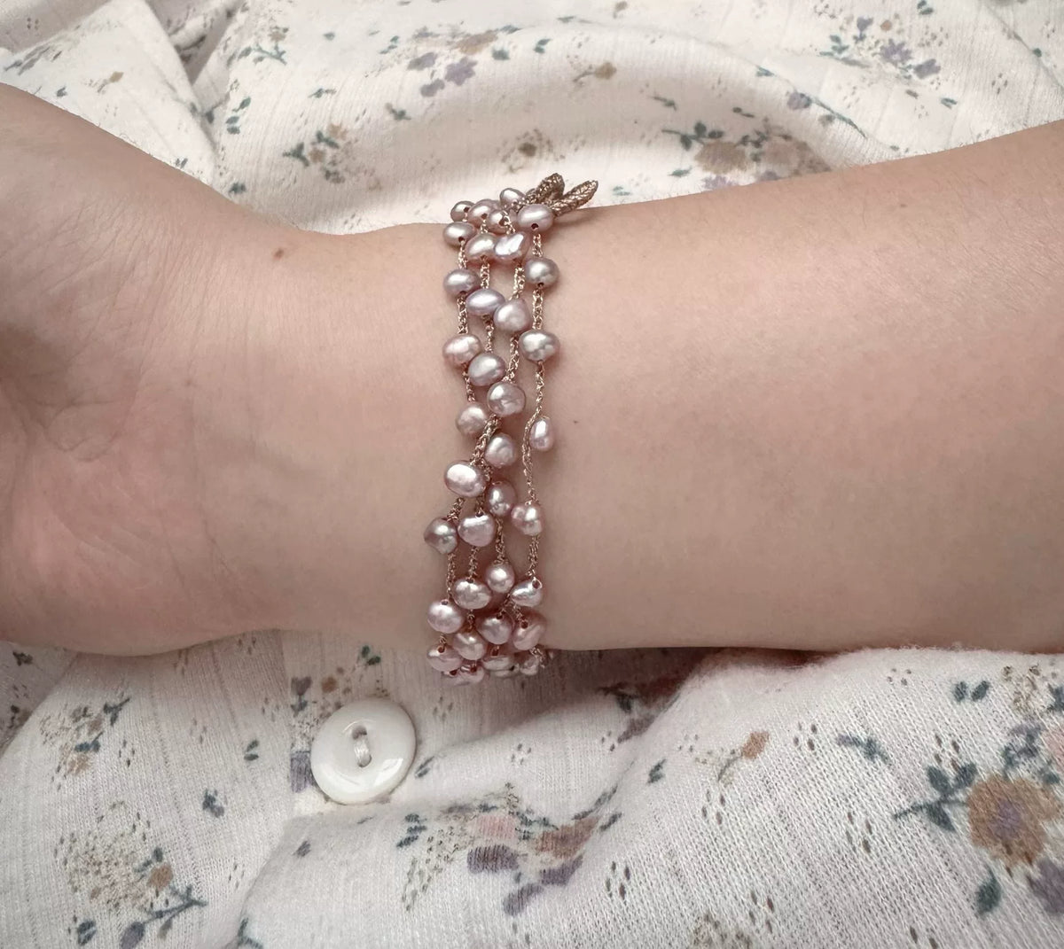 Bracciale all'uncinetto con perle d'acqua dolce fatto a mano
