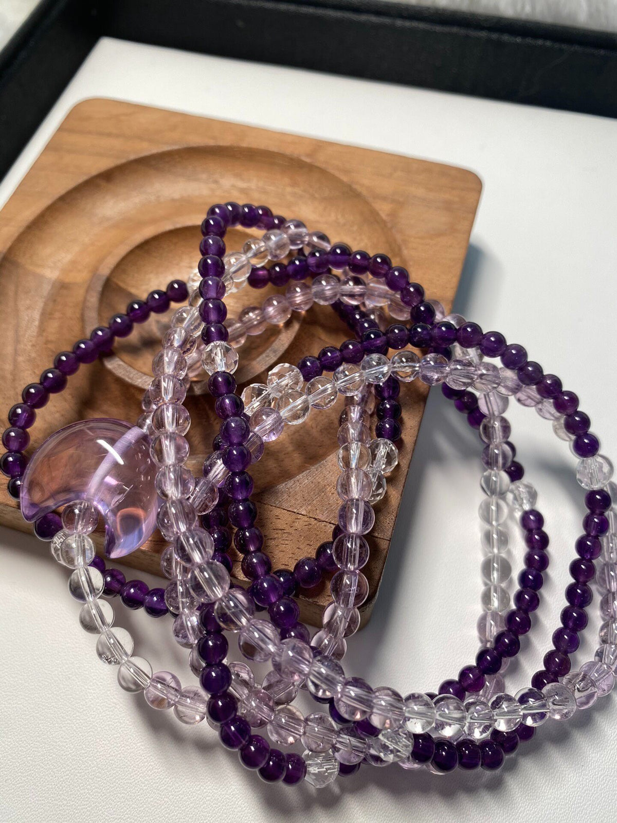 Ensemble de bracelets enroulés en améthyste et quartz transparent