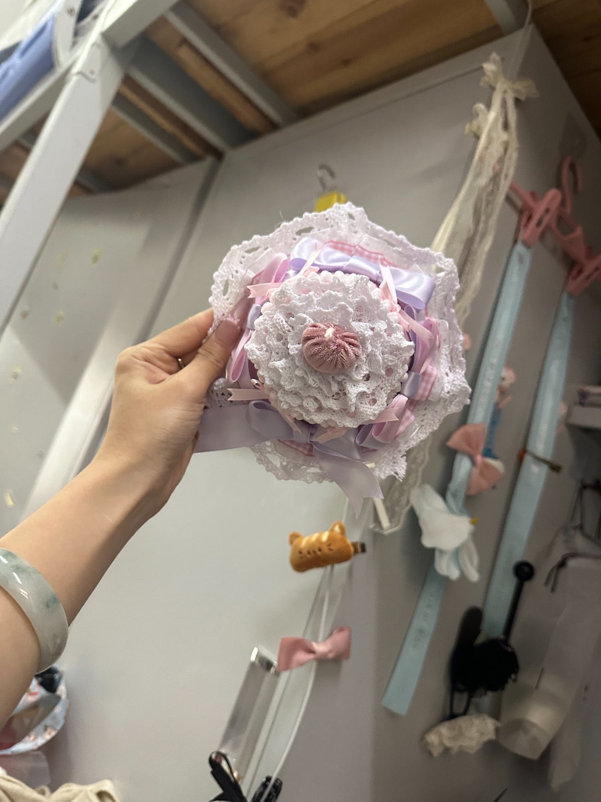 Mini Lolita cupcake-hatt i rosa och lila spets