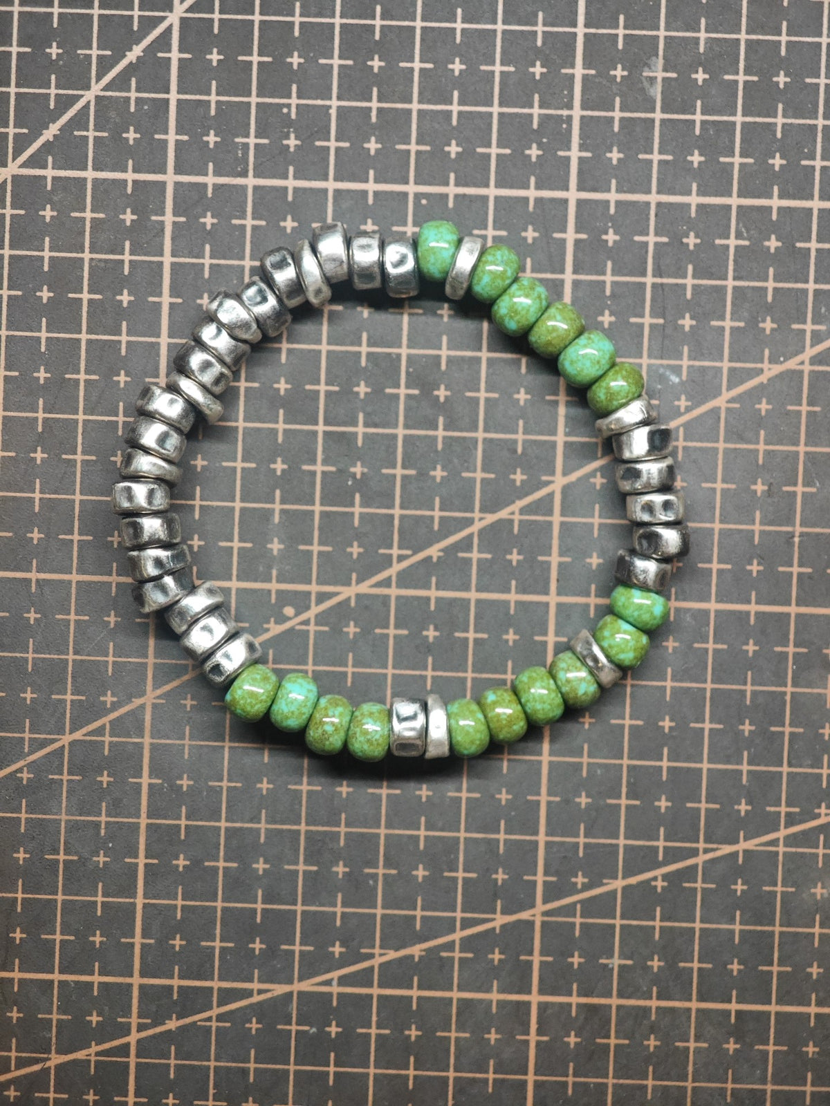 Armband i 925 silver med turkosgröna glaspärlor