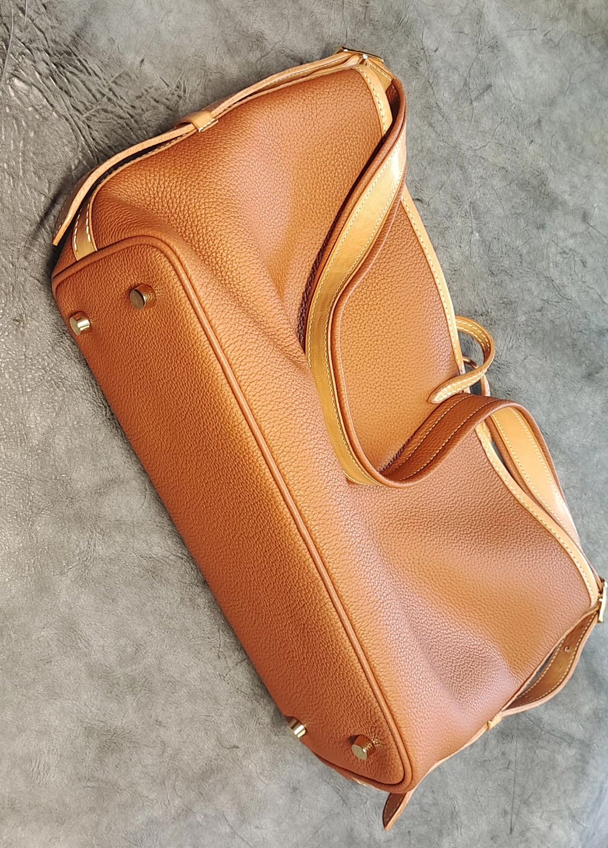 Bolso tote suave de cuero Togo 32 cm
