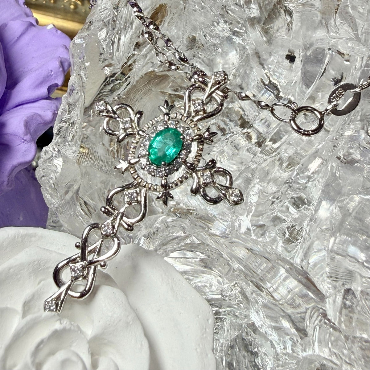 Pendentif croix émeraude naturelle argent 925