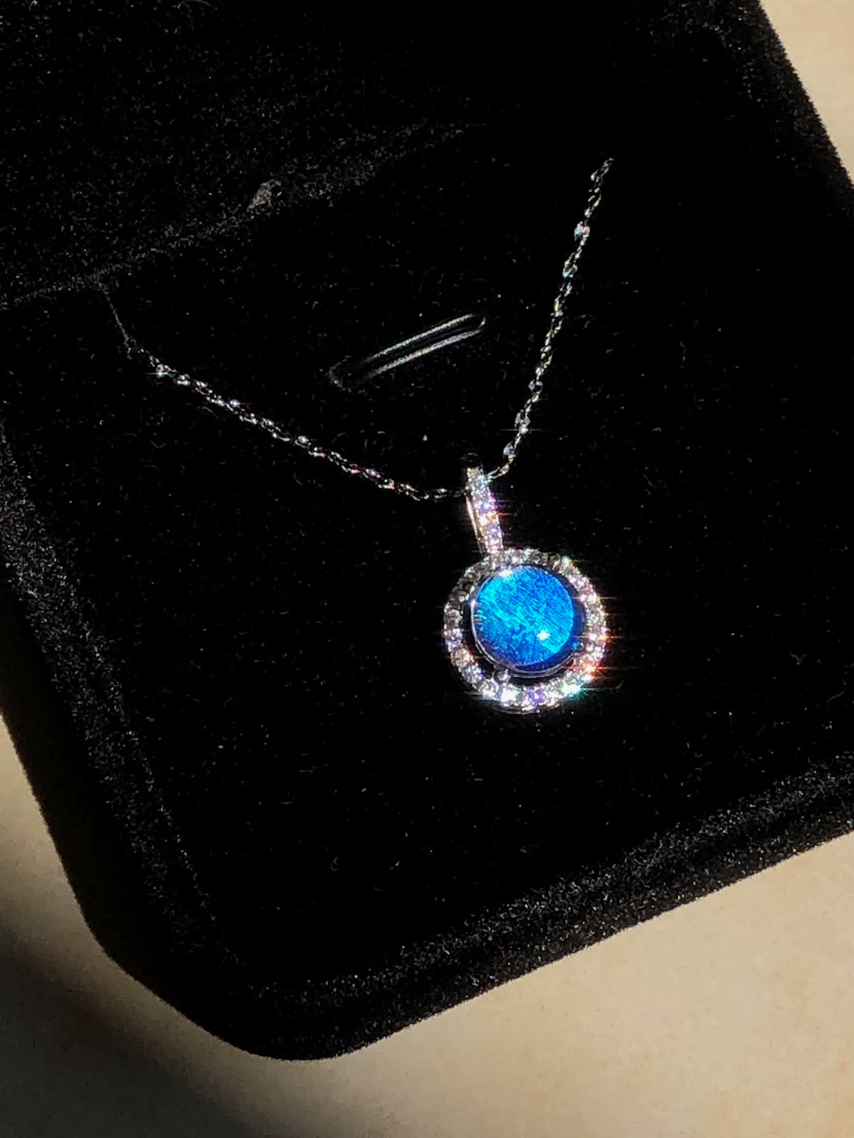 Collier pendentif aile de papillon Morpho Menelaus