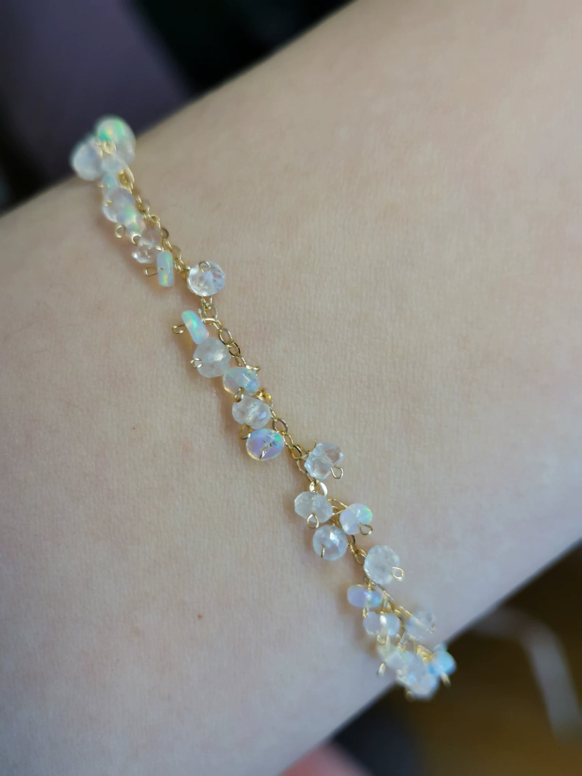 Pulseira de Opal, Pedra-da-Lua e Pérolas em Ouro Folhado