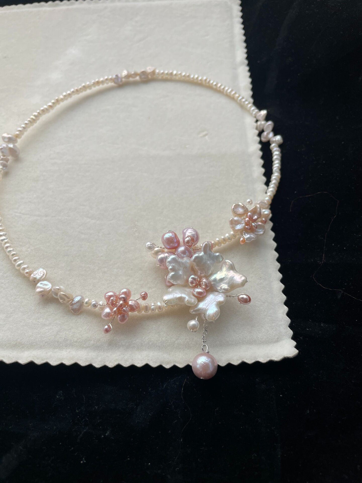 Collier en Perles Naturelles Design Fleur de Lys